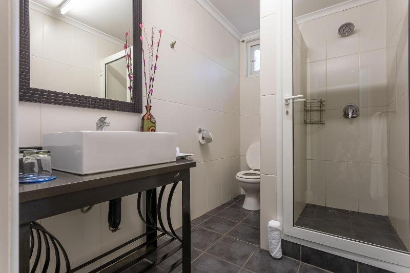 Fallsway Apartments Louden Court image