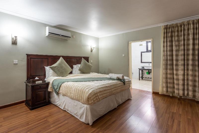 Fallsway Apartments Louden Court image