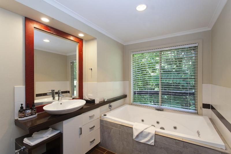 Songbirds Rainforest Retreat image