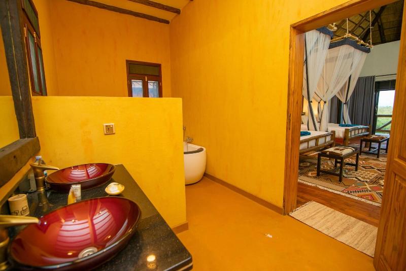 Buffalo Safari Lodge image