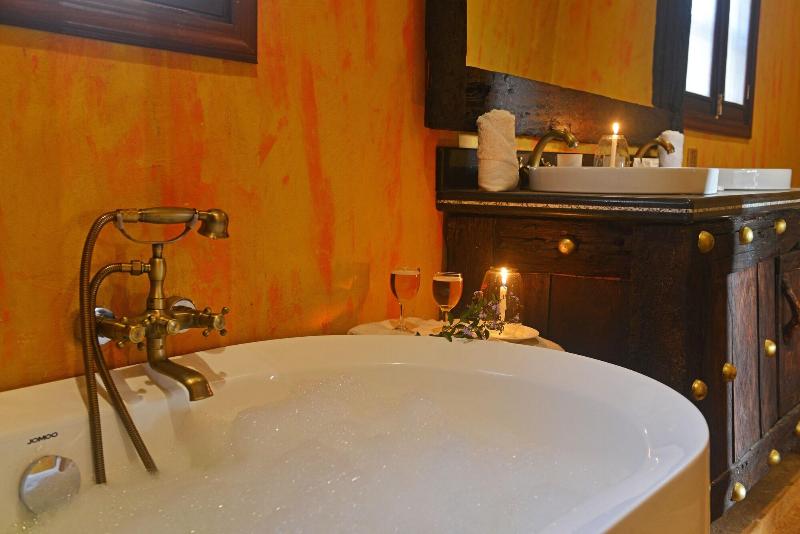 Buffalo Safari Lodge image