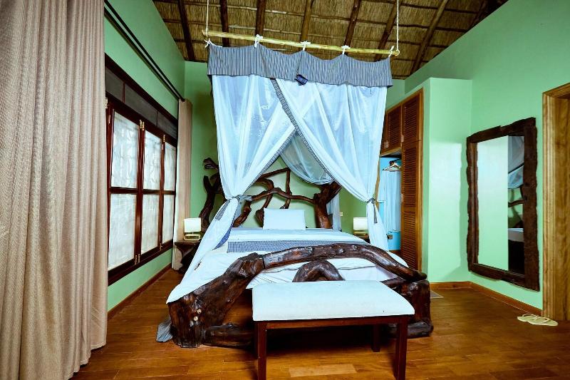 Buffalo Safari Lodge image