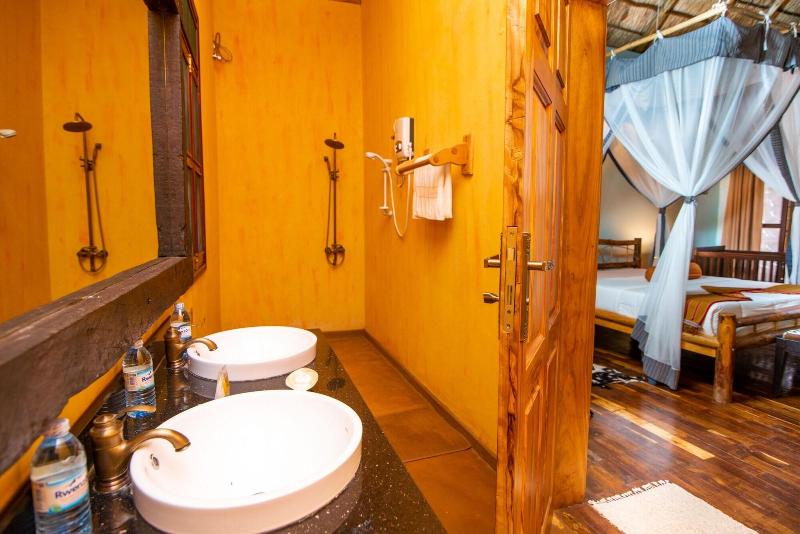 Buffalo Safari Lodge image