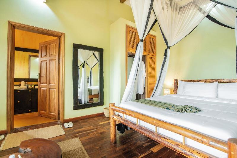 Buffalo Safari Lodge image