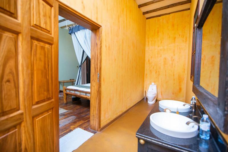 Buffalo Safari Lodge image