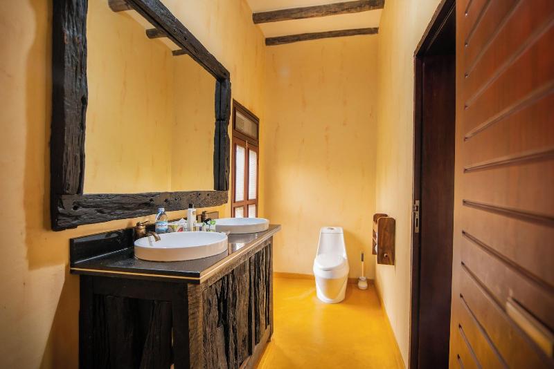 Buffalo Safari Lodge image