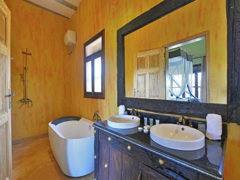 Buffalo Safari Lodge image