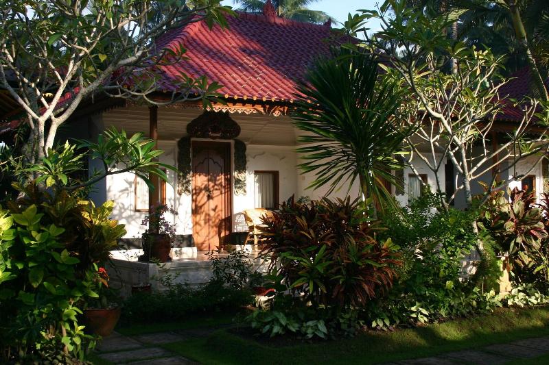 Nusa Indah Bungalows Candidasa image