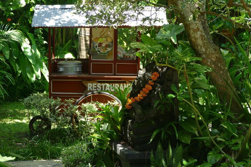 Nusa Indah Bungalows Candidasa image