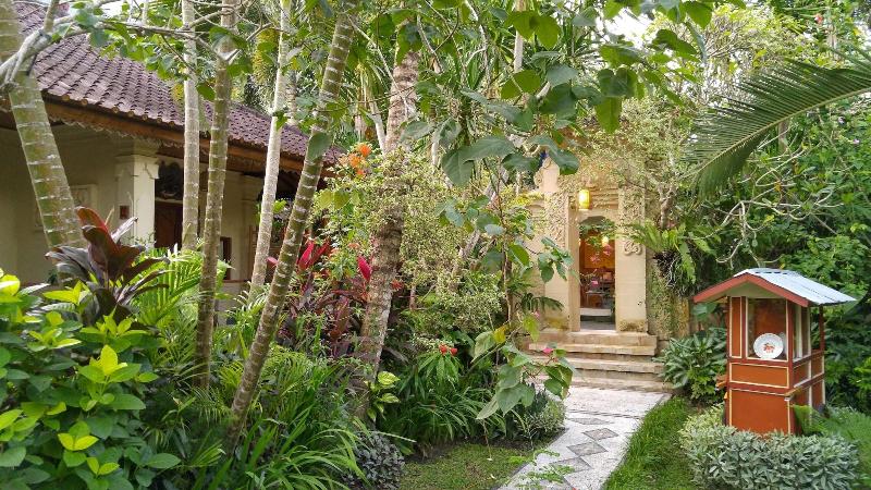 Nusa Indah Bungalows Candidasa image
