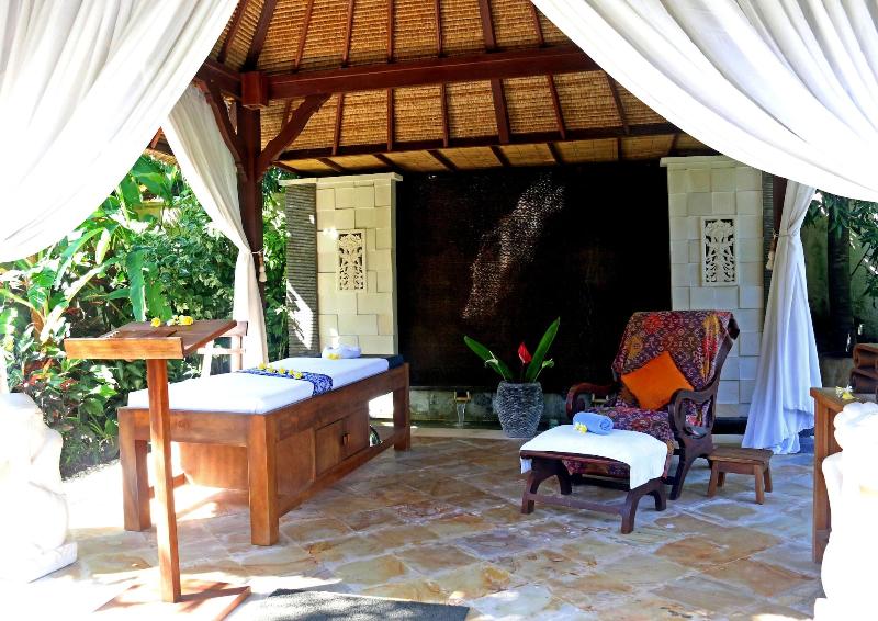 Nusa Indah Bungalows Candidasa image