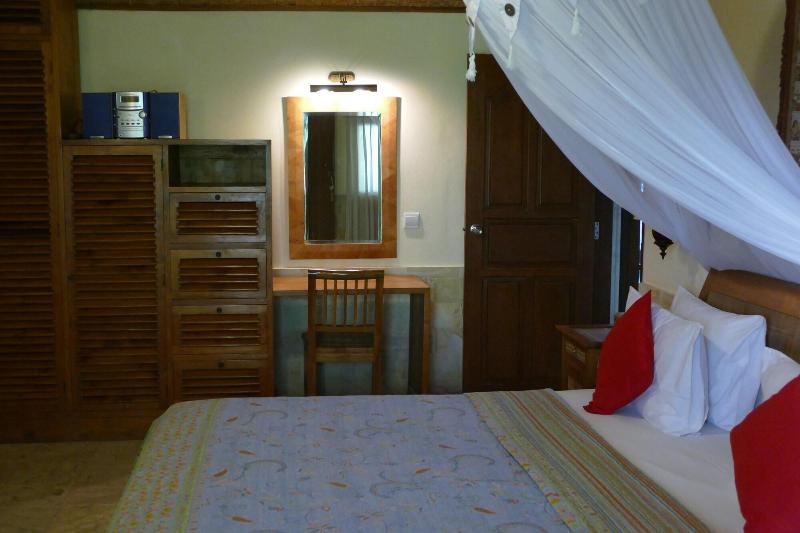 Nusa Indah Bungalows Candidasa image