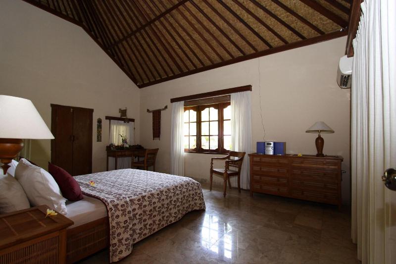 Nusa Indah Bungalows Candidasa image