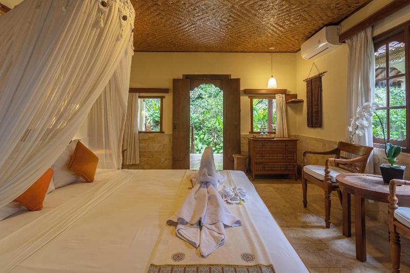 Nusa Indah Bungalows Candidasa image