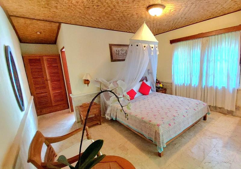 Nusa Indah Bungalows Candidasa image