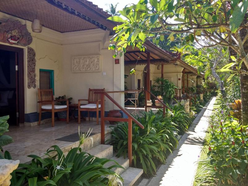 Nusa Indah Bungalows Candidasa image