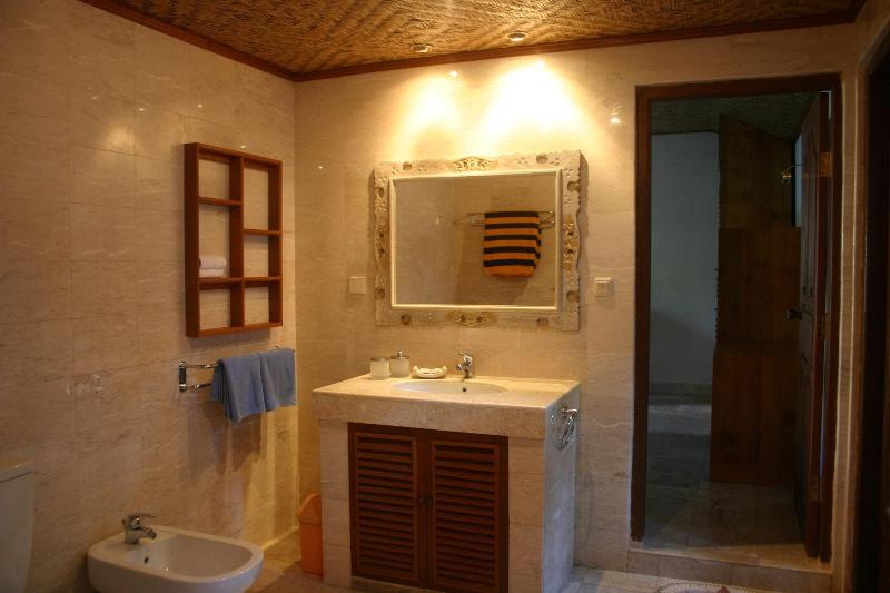 Nusa Indah Bungalows Candidasa image