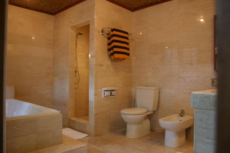 Nusa Indah Bungalows Candidasa image