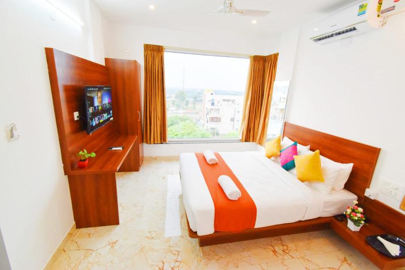 Keerthis Royal Suites image