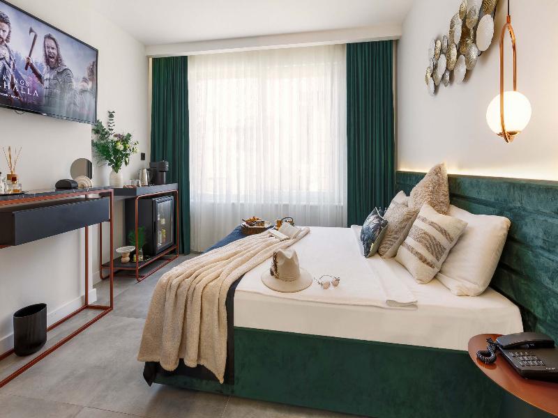 Luff Living Adult Only +12 Plus  Ex One Living image