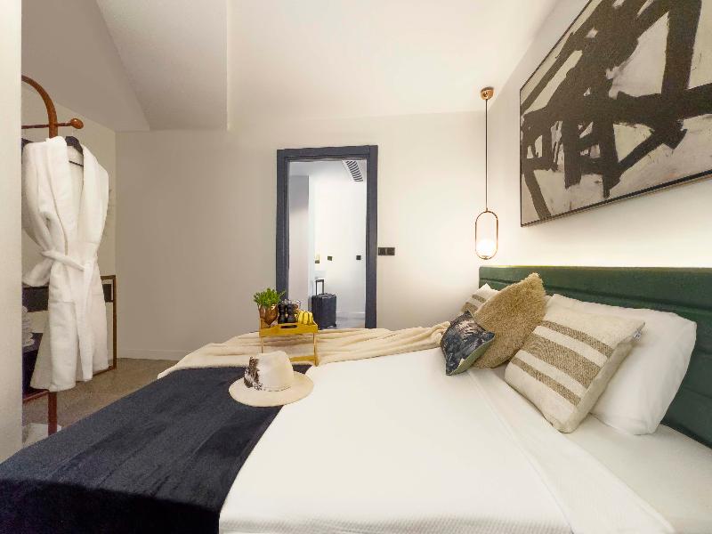 Luff Living Adult Only +12 Plus  Ex One Living image