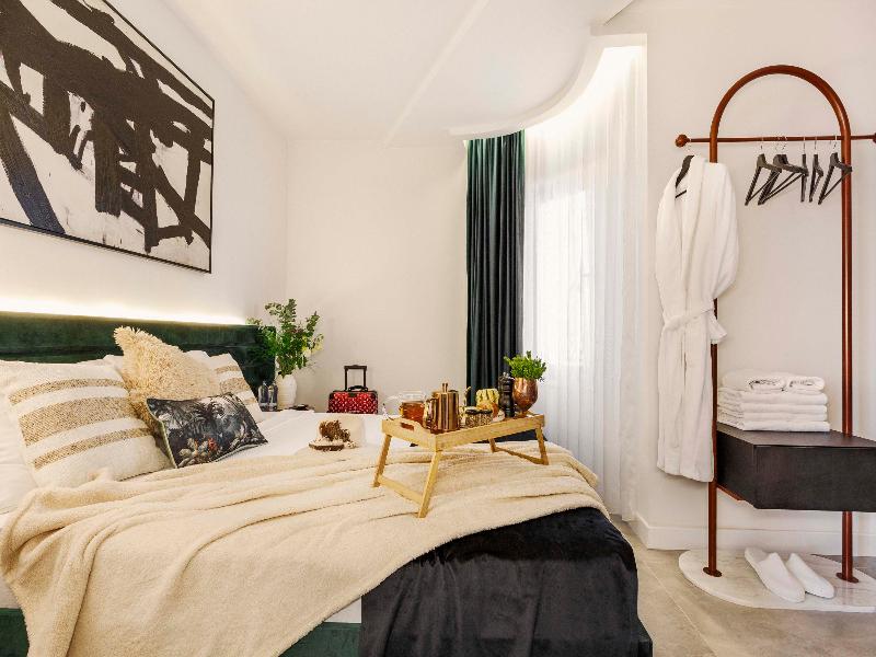 Luff Living Adult Only +12 Plus  Ex One Living image