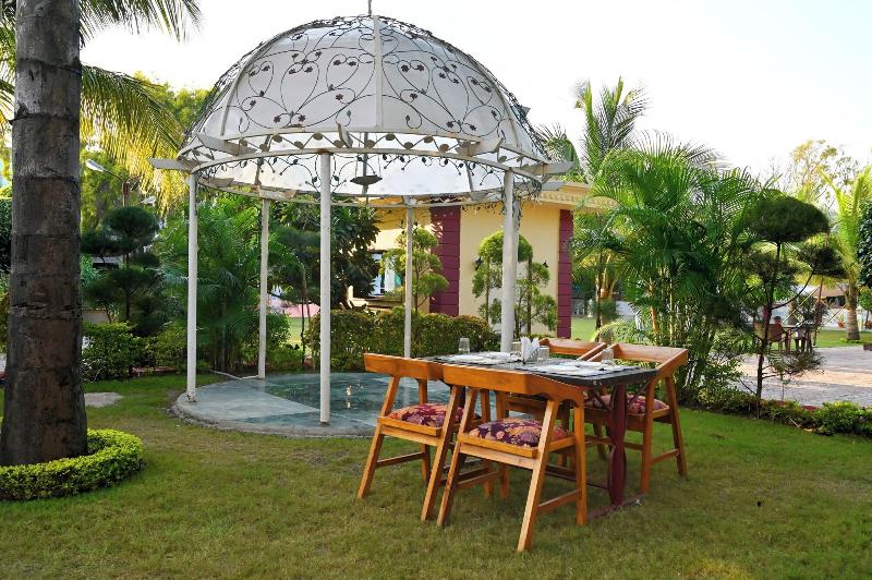 Woods Inn Resort