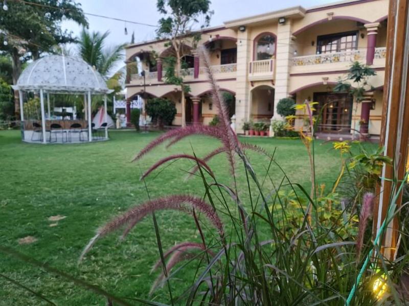 Woods Inn Resort