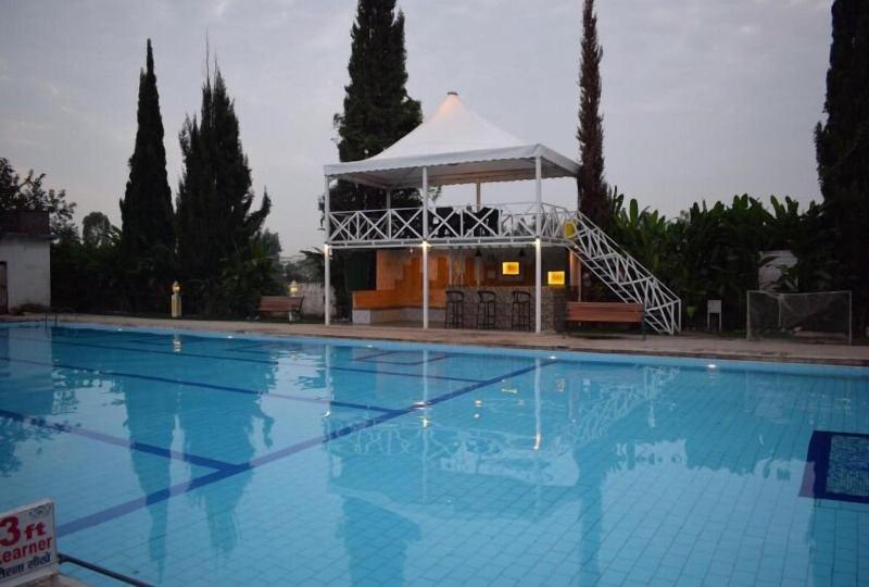 Woods Inn Resort