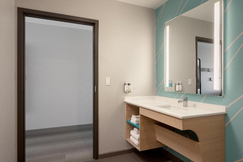 Avid Hotel Oak Creek By IHG image