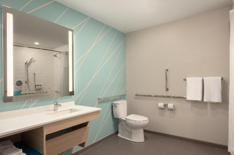 Avid Hotel Oak Creek By IHG image