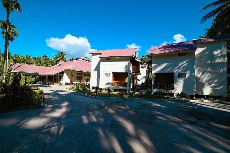 Bowfin Resort