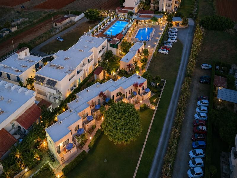 Golden Bay Apartments-Garden Haven image