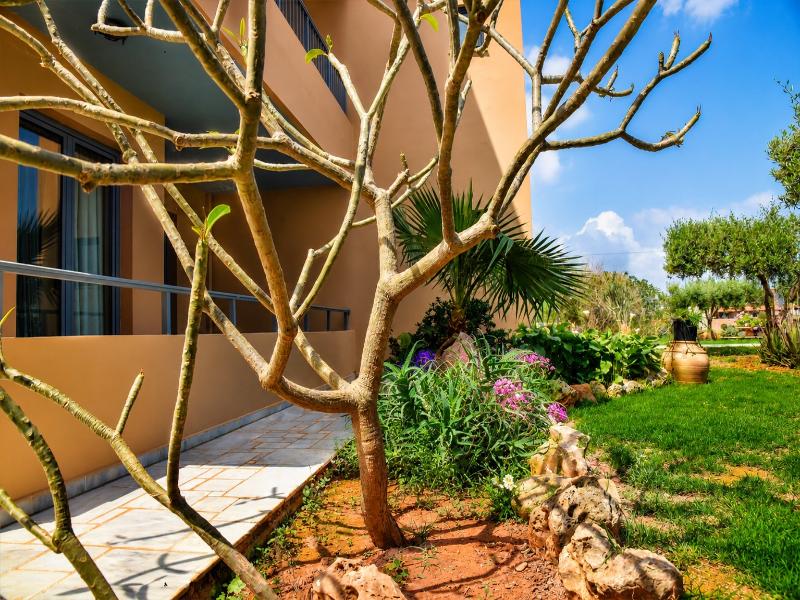 Golden Bay Apartments-Garden Haven image