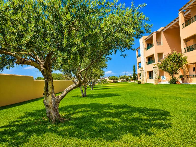 Golden Bay Apartments-Garden Haven image