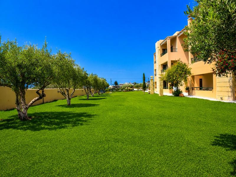 Golden Bay Apartments-Garden Haven image