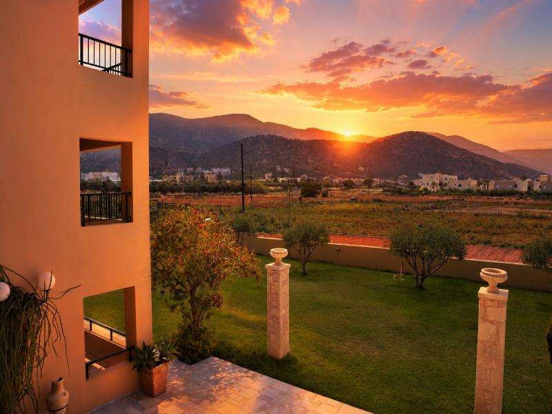 Golden Bay Apartments-Garden Haven image