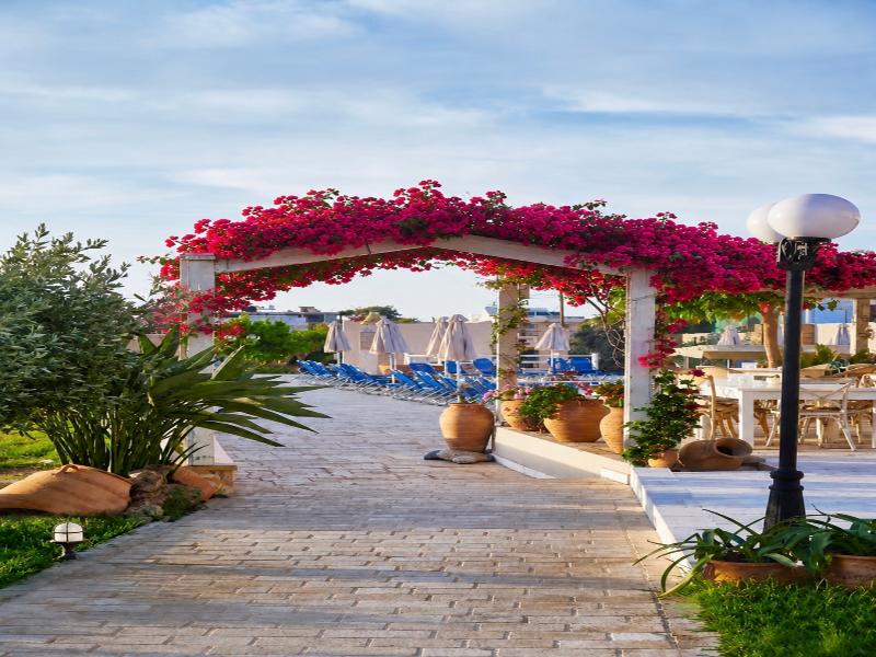 Golden Bay Apartments-Garden Haven image