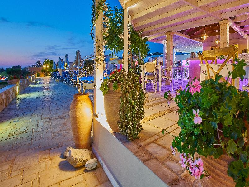 Golden Bay Apartments-Garden Haven image