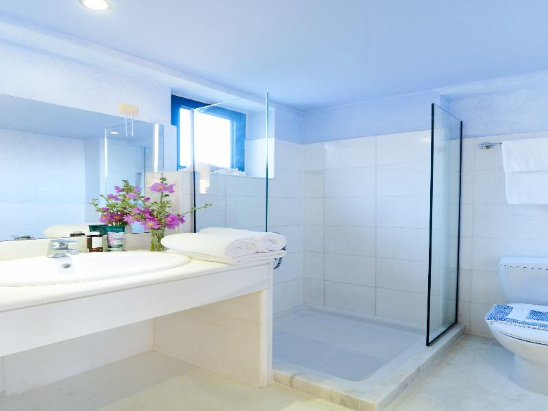 Golden Bay Apartments-Garden Haven image