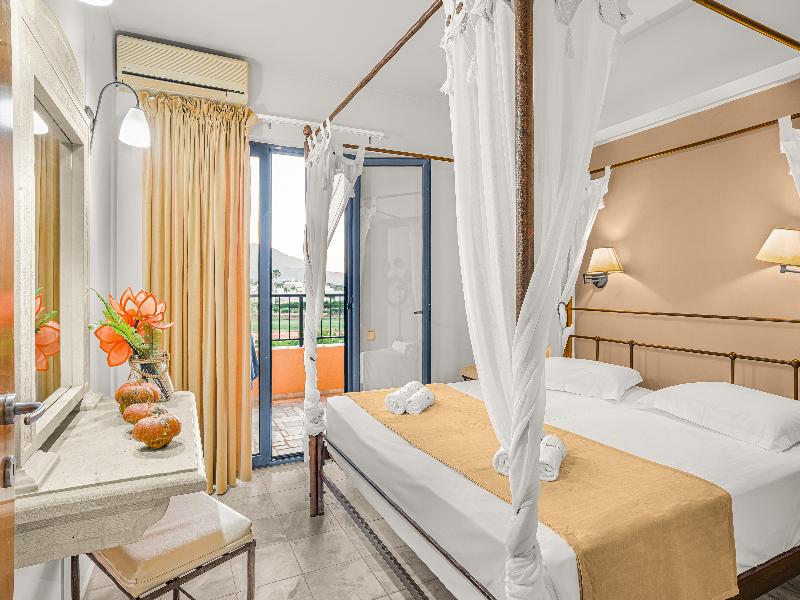 Golden Bay Apartments-Garden Haven image