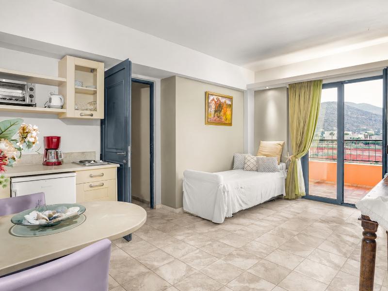 Golden Bay Apartments-Garden Haven image