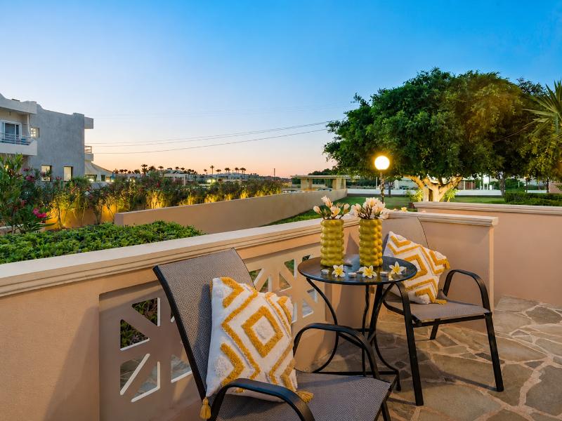 Golden Bay Apartments-Garden Haven image
