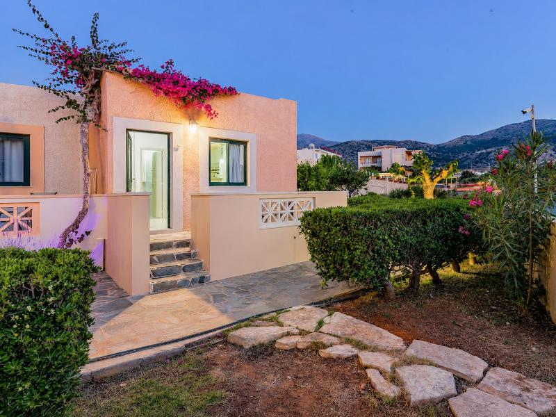Golden Bay Apartments-Garden Haven image