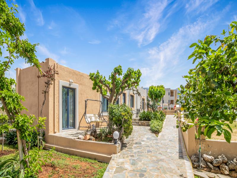 Golden Bay Apartments-Garden Haven image