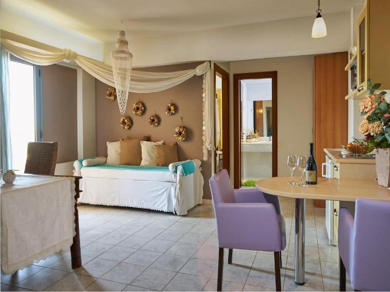 Golden Bay Apartments-Garden Haven image