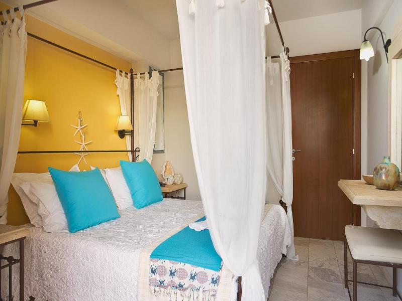 Golden Bay Apartments-Garden Haven image