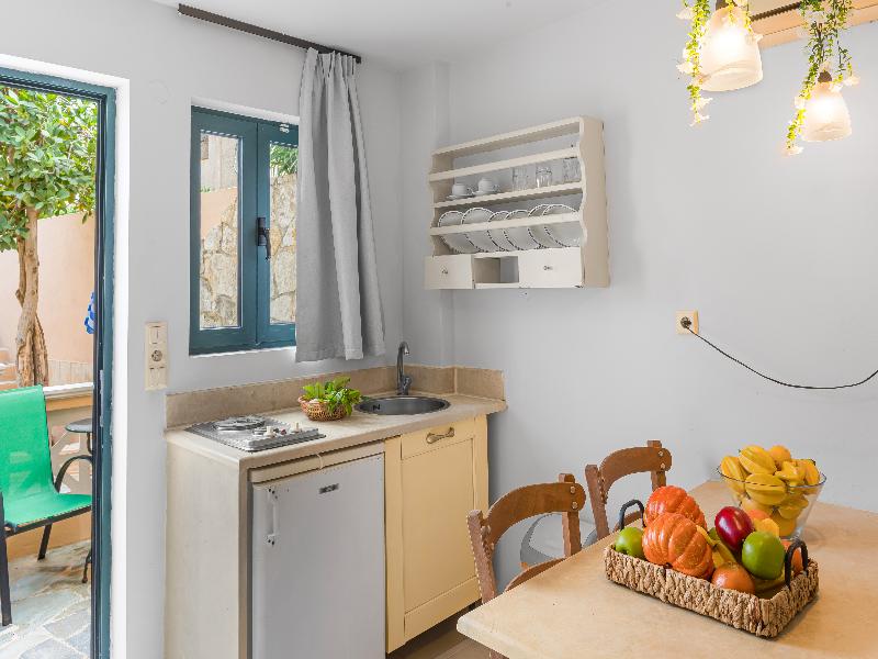 Golden Bay Apartments-Garden Haven image