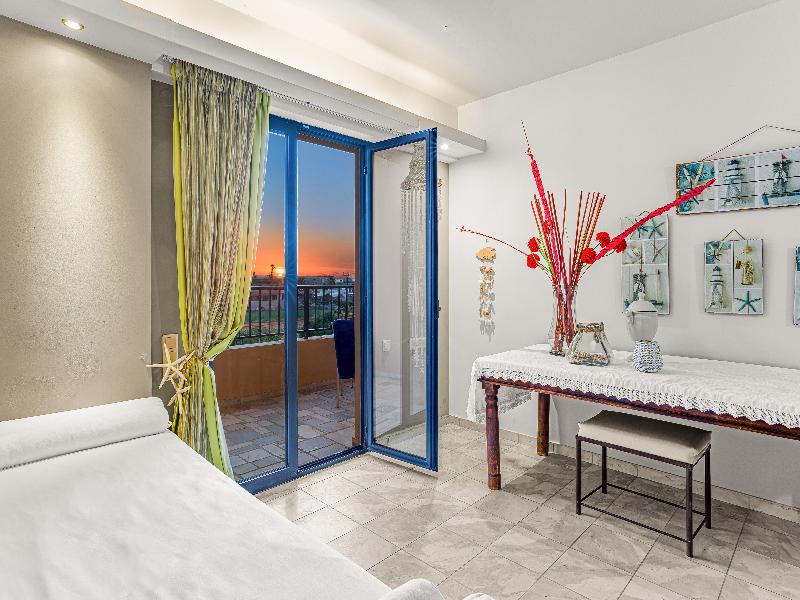 Golden Bay Apartments-Garden Haven image