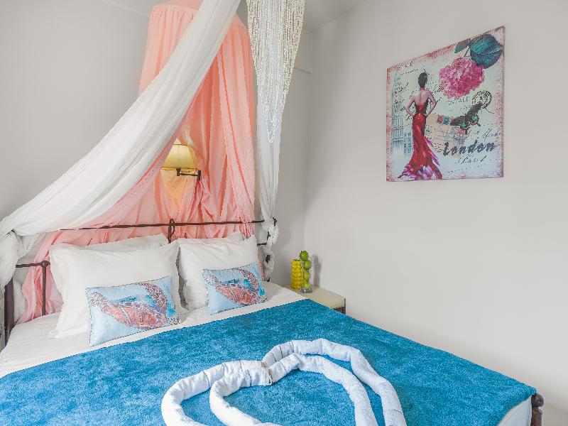 Golden Bay Apartments-Garden Haven image